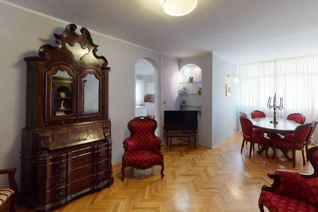 Writer'S Apartment In An Unique Split District