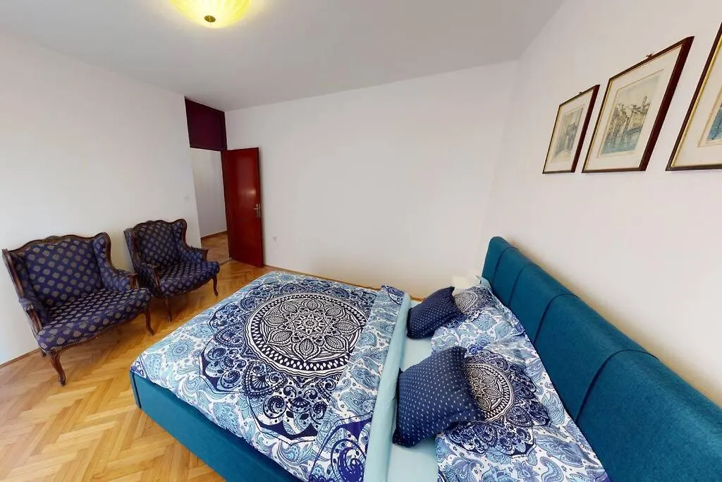 Writer'S Apartment In An Unique Split District