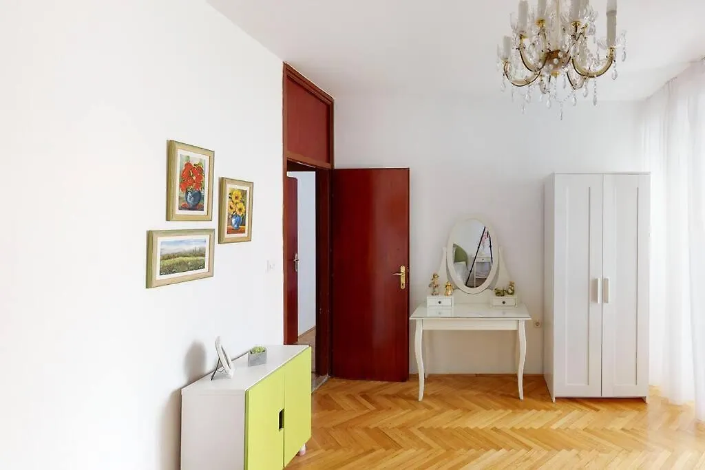 Writer'S Apartment In An Unique Split District