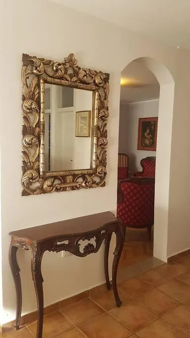 Writer'S Apartment In An Unique Split District 0*,