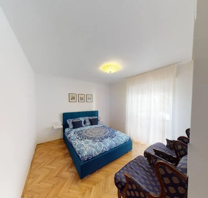 Writer'S Apartment In An Unique Split District